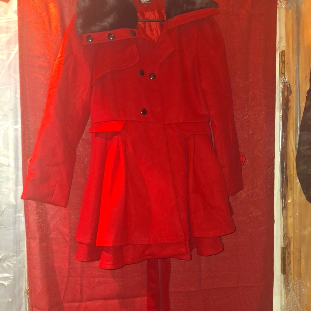 Camisa faux fur-trim trench coat in red size L.